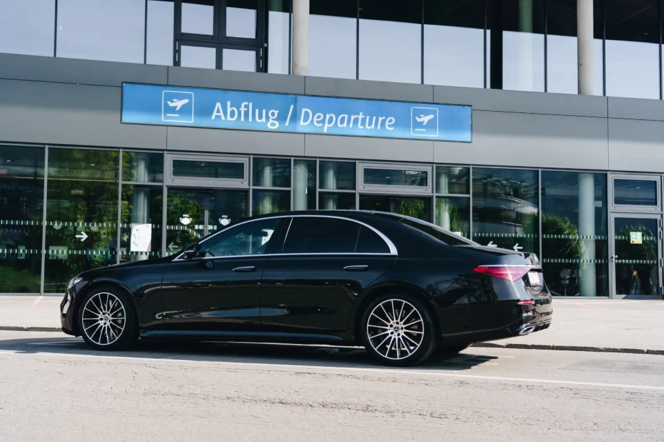 Mercedes S-Klasse für einen Premium-Chauffeurtransfer nach Sölden und ins Ötztal
