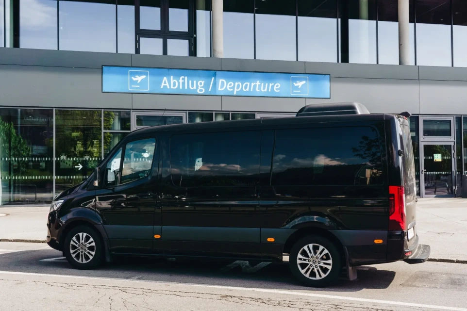 Mercedes Vito for comfortable passenger and airport transfers in Innsbruck
